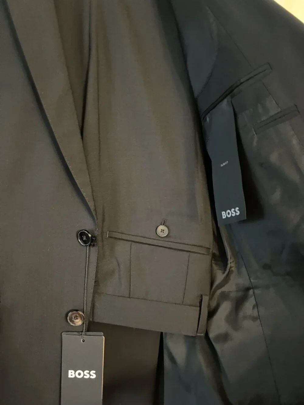 Hugo Boss Huge Genius Black Solid Two-Button Notch Lapel Wool Suit Size 36-R